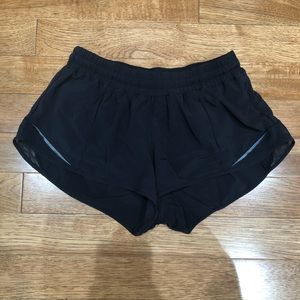 Hotty Hot 2.5” lululemon shorts